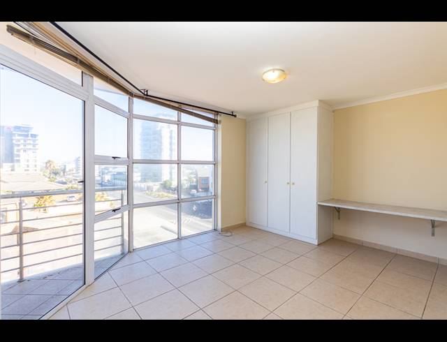 3 BEDROOM APARTMENT TO LET IN BEACHFRONT